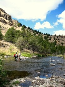 Crossing the Donner und Blitzen river requires low water levels.